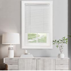 https://images.offerup.com/fUtdqBpqjPkJfboV_aroAXQEyPc=/250x250/95ec/95ecaa7b940e46159608fbec44219bf0.jpg
