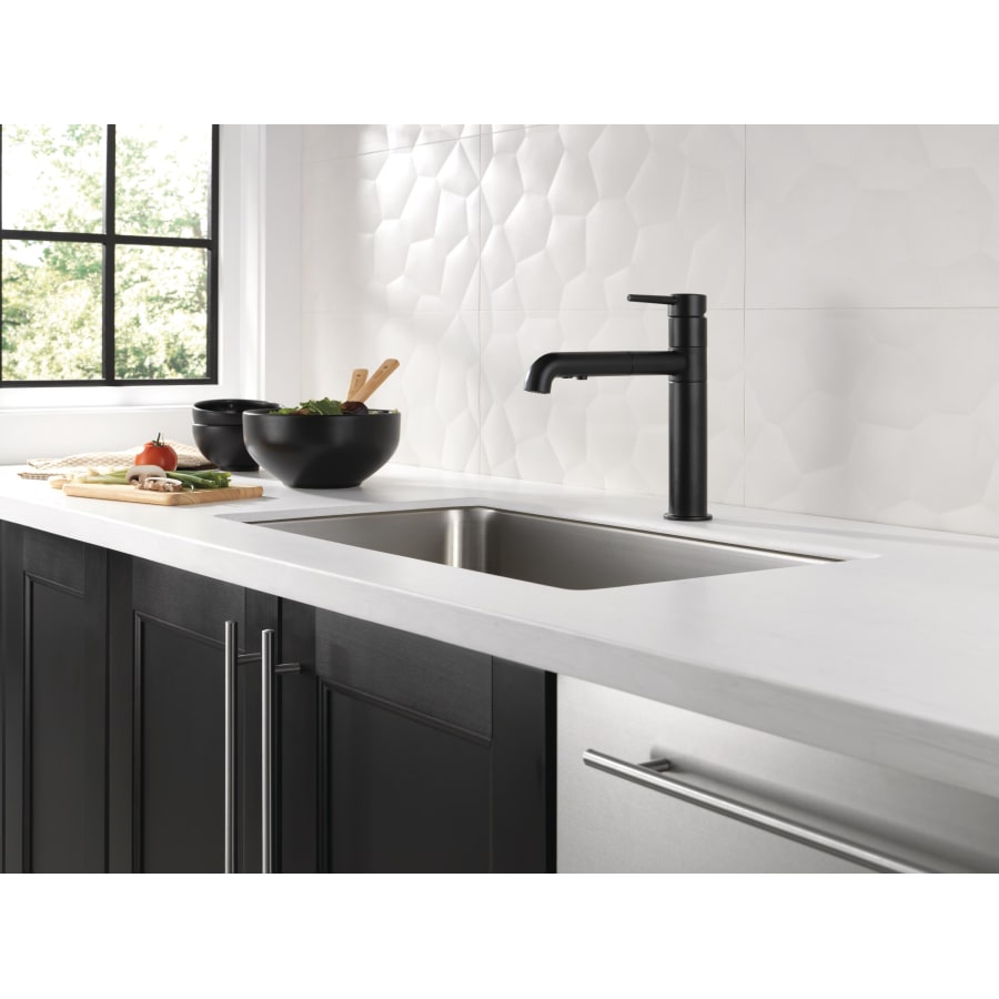 Delta Trinsic Pull-Out Kitchen Faucet with Lifetime Warranty, Modern Design