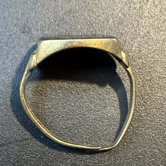 Stunning Gold Mid-Century Ladies Initial Ring - Timeless Elegance